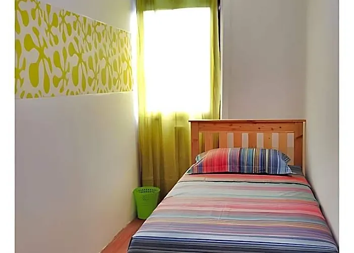 Yuj Hotel *